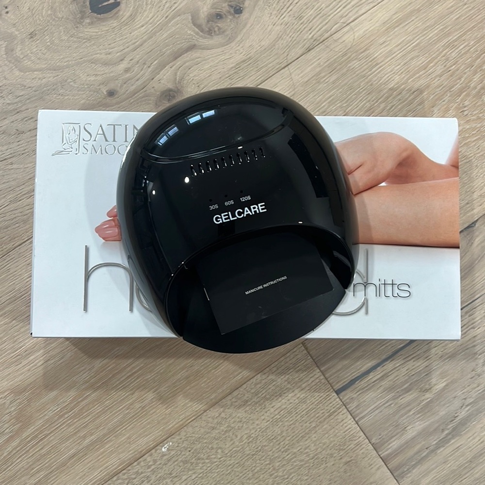 Gelcare Gel Manicure LED Nail Lamp and Heating Mittens.
